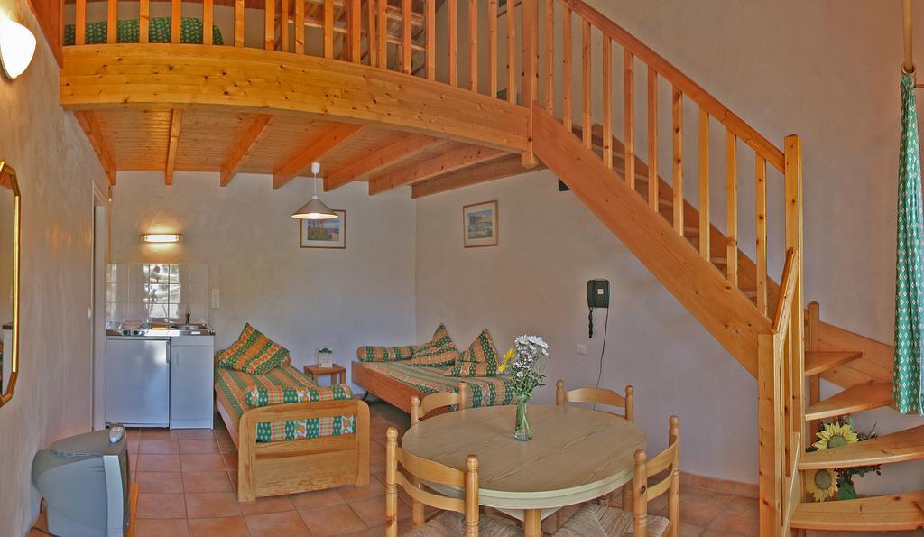 ホテル Domaine Le Martinet, The Originals Relais ブワン エクステリア 写真