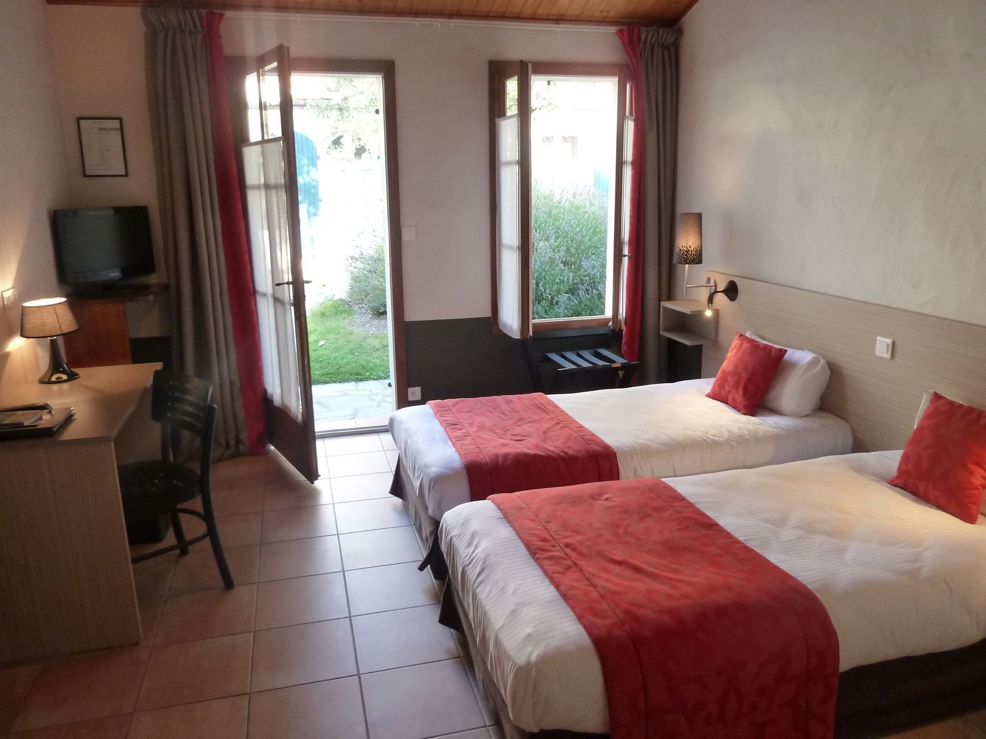 ホテル Domaine Le Martinet, The Originals Relais ブワン エクステリア 写真